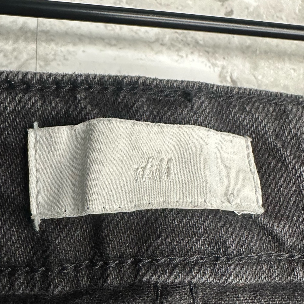 EUC H&M Women’s Black Denim Cut Off Shorts Size 6 / 26in Waist (No Size Tag) - Picture 9 of 16